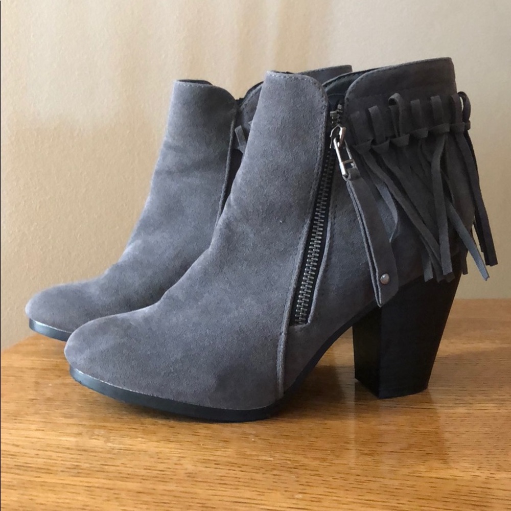 Breckelle’s Grey Ankle Boots with Fringes